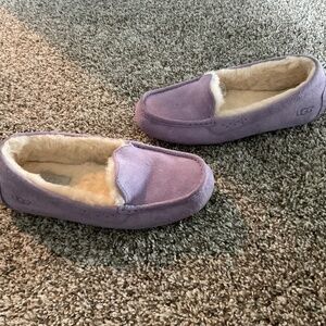 Ugg womens Ansley  lavendar sheepskin slipper/mocs size 8